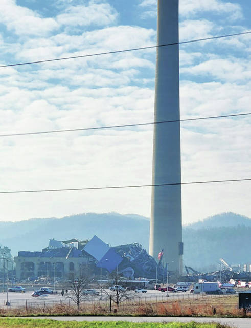 127036230_web1_dplcollpase