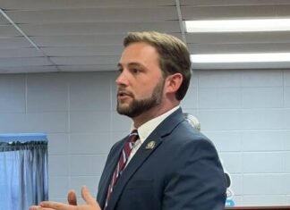 
			
				                                State Rep. William Lawrence discusses House Bill 2 with Augusta Independent School Board Members and staff.
                                 Rachel Adkins/The Ledger Independent

			
		